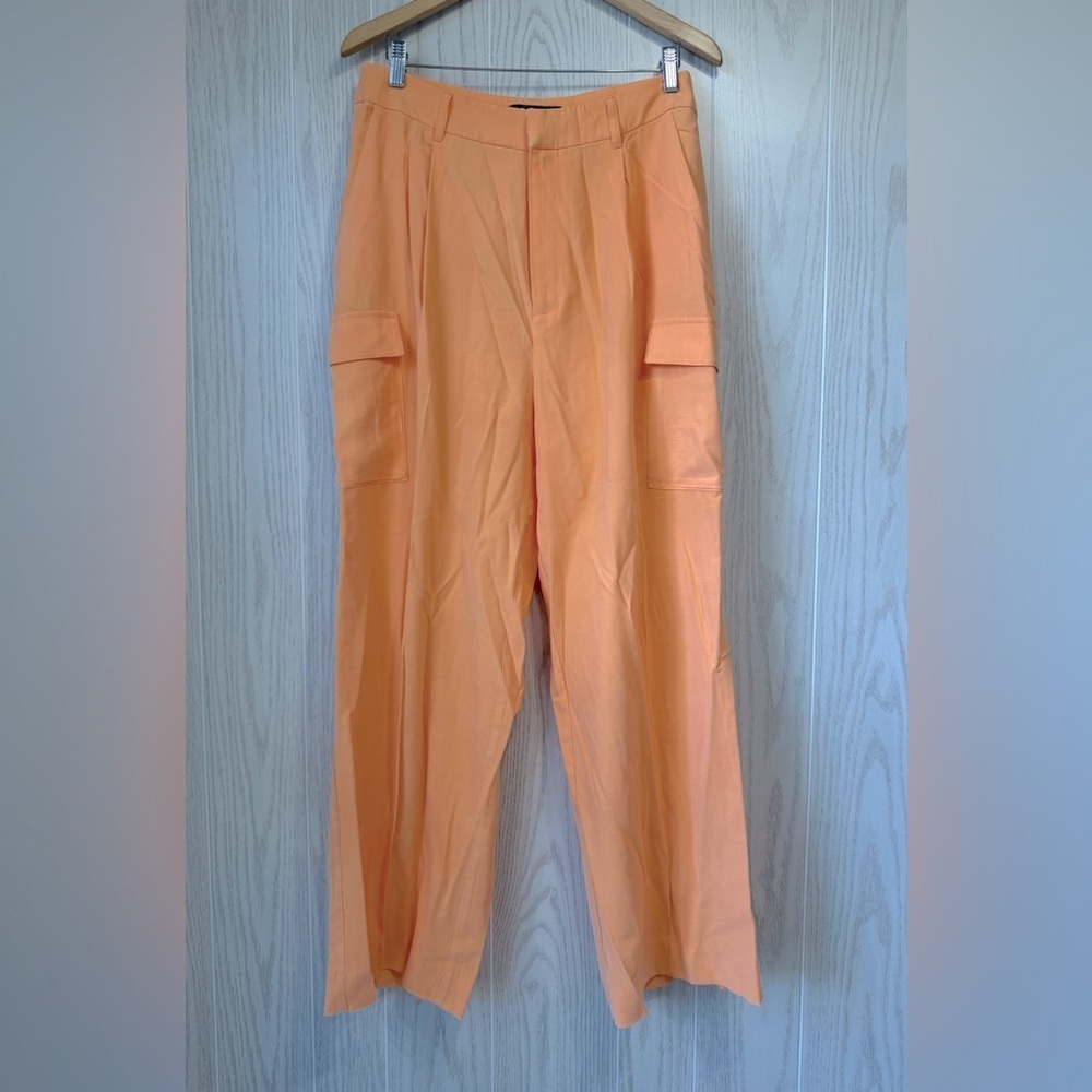 DKNY Wide Leg Cargo Business Dress Pants
Size 10